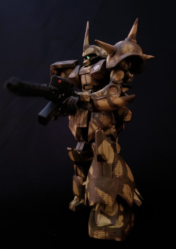 武器は実弾ライフルとしました。ツィメリットコーティングはエポキシ樹脂で装甲を作りスジ彫りで再現しています。地上で土や泥にまみれながらガキョン、ガキョンと歩く姿を妄想しながら楽しく製作できました。ヤフーオークションに出品中ですので、素人の作品でよろしければ是非チェックしてみてください。 