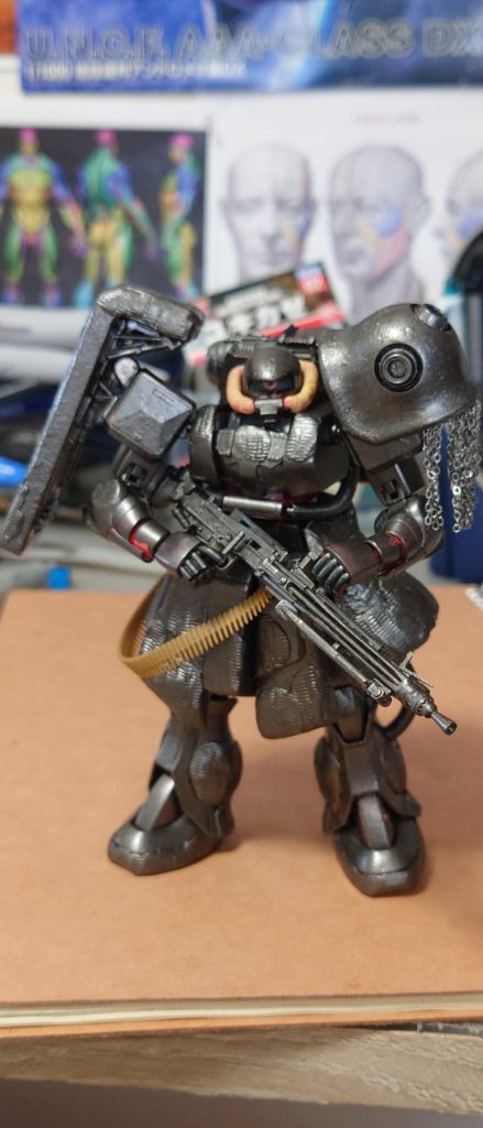 下地はシタデルのIron warriorを筆塗り。隠蔽力が非常に強いので、サフは吹かず直に塗りつけてます。