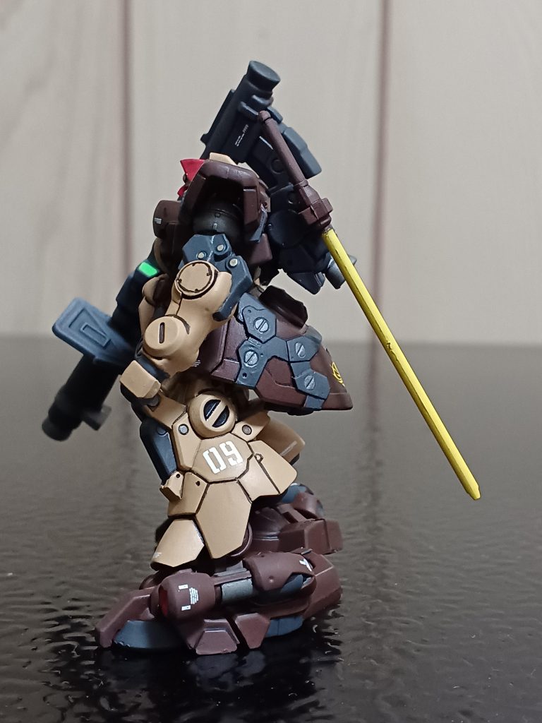 左サイドからです。ユニコーンカラーならウェザリングで汚しを入れるのも楽しそうでしたが、塗装中は作業が楽しくてそんな考えも飛んでしまいました(笑)