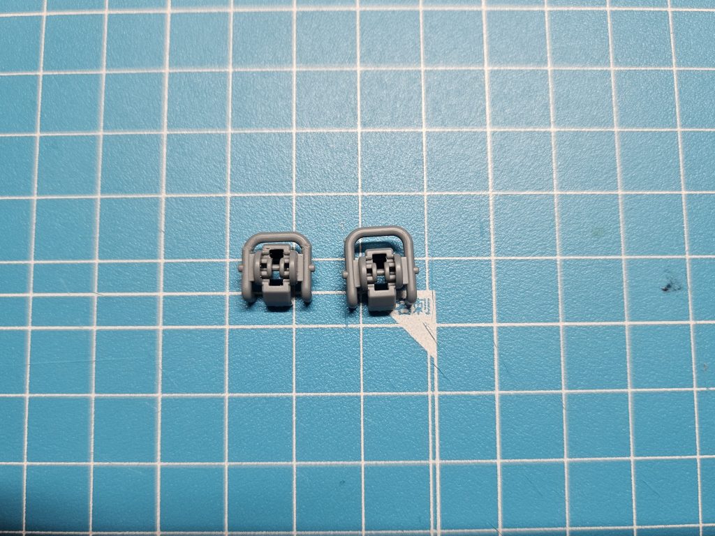 このパーツも動かすと直ぐ当たるので切断して幅詰め効果は微妙…