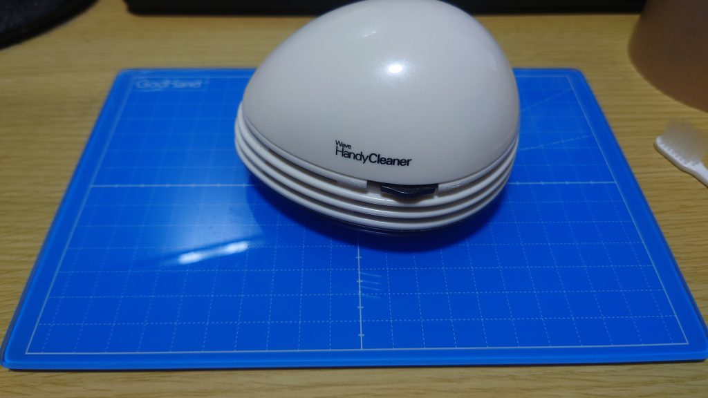 ヤスった後の粉が割と散らばるのでお掃除。使っている道具は・Wave ハンディクリーナー ～ 電池で動くクリーナー。掃除がすごく楽になる意外と便利なやつ。お近くの家電量販店でお買い求めください