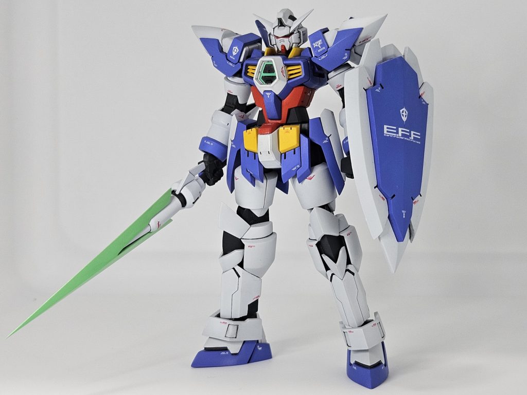 シールドはプラ板積層。持ち手周りはキマリストルーパーから流用しました。レベルタブレードは刃をプラ板から制作。基部はプラ材とコトブキヤMSGなどを組み合わせて再現しています。