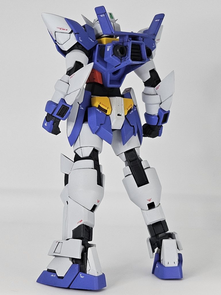 元キットの関節やフレーム部分を活かしつつ、プラ板とエポキシパテで大部分を制作しています。(このバックビューメインスラスター着け忘れてますね……)