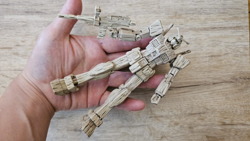 エコプラ木目調ガンダム（ライトウッド）