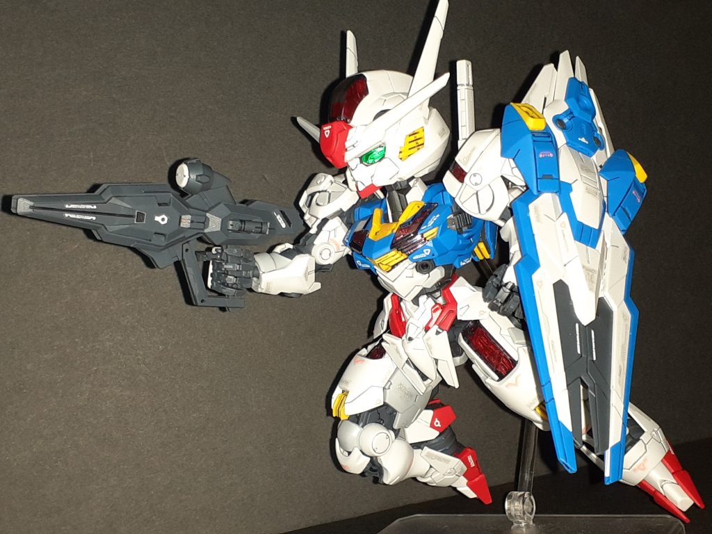 一応シェルユニットはメタリックレッドとかで塗ったんだけどクリアパーツ越しだとほぼ分からないですね。エスカッシャンが接続パーツとかなしで合体するのはさすがMGという所。