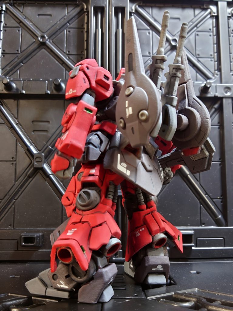 まぁ、ガンダムアーティファクト第1弾と言う事もあり、色々造形に粗さ？も感じましたが、逆にディテールアップ等が出来る箇所が沢山あったので、個人的には楽しめて製作出来ました😄。改修としては、スジ彫りやプラ版等でのディテールアップと、腕の関節の向きの変更、バーニアの追加等を施しました。