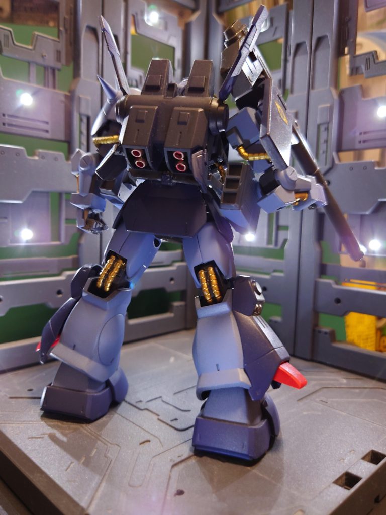 …色々やってるうちに、このハイザックと言う機体が好きになって来るから不思議です(笑)太腿ボリュームアップだけでザク感増し増し(笑)