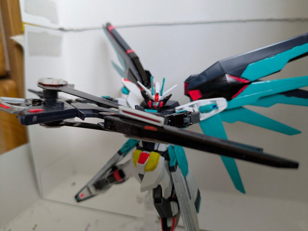 突撃して敵機を怯ませられるスピアモード