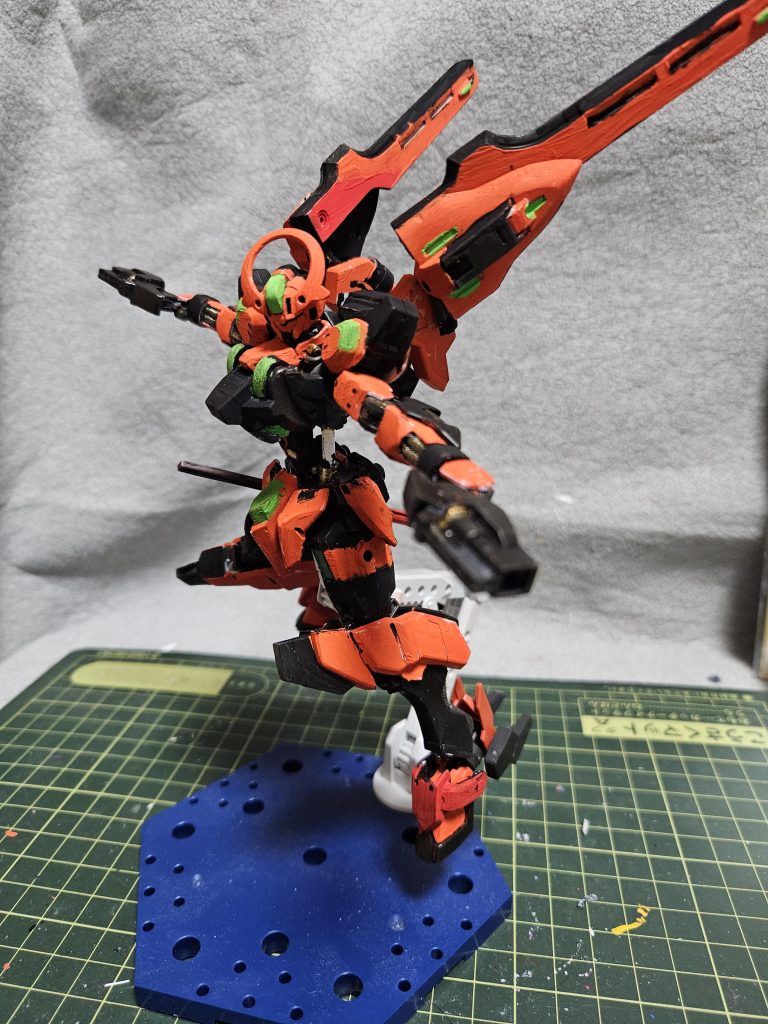 シュバルゼッテの腕をそのままハンドガンに見立てて携行武器に