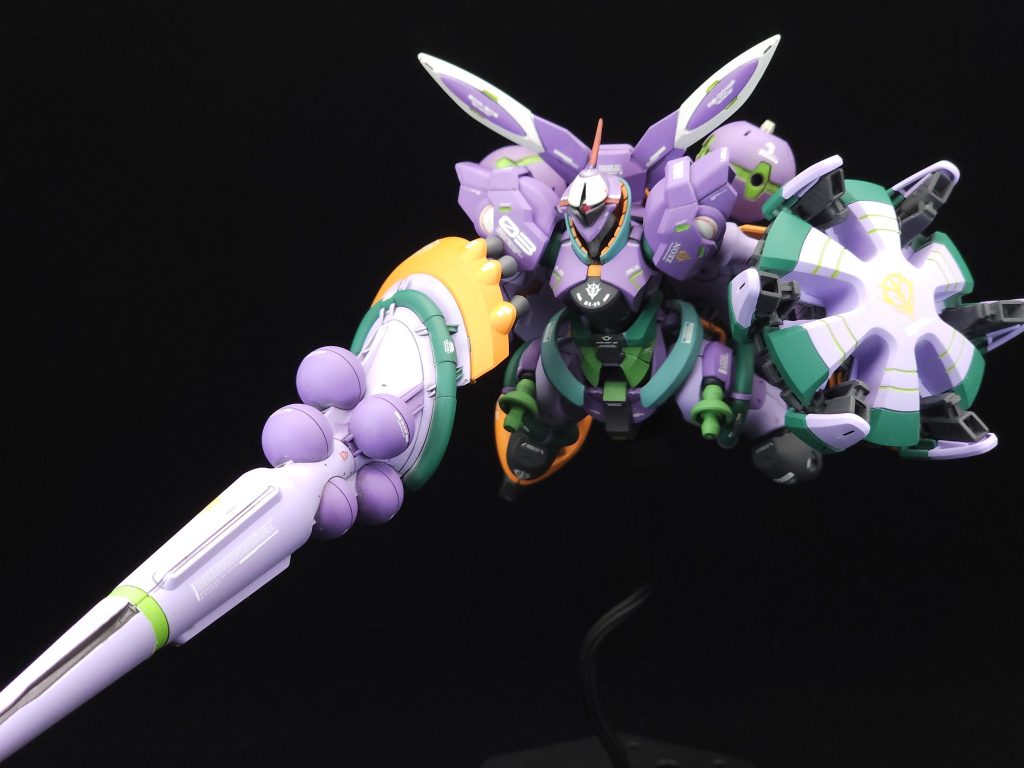 ハクジのブースターとフライトユニットの展開によりジフレド並の機動力を発揮カッパサイコミュにより2機のビットを制御