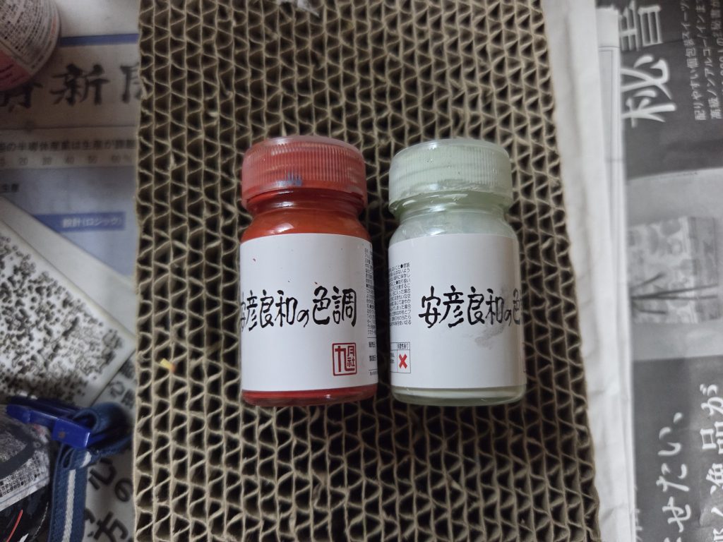 今回使った塗料のご紹介忘れてました安彦良和展で限定販売されてた安彦良和の塗料のホワイトがミドリがかってて、アニメカラーのダブルゼータのイメージにぴったりでした 
