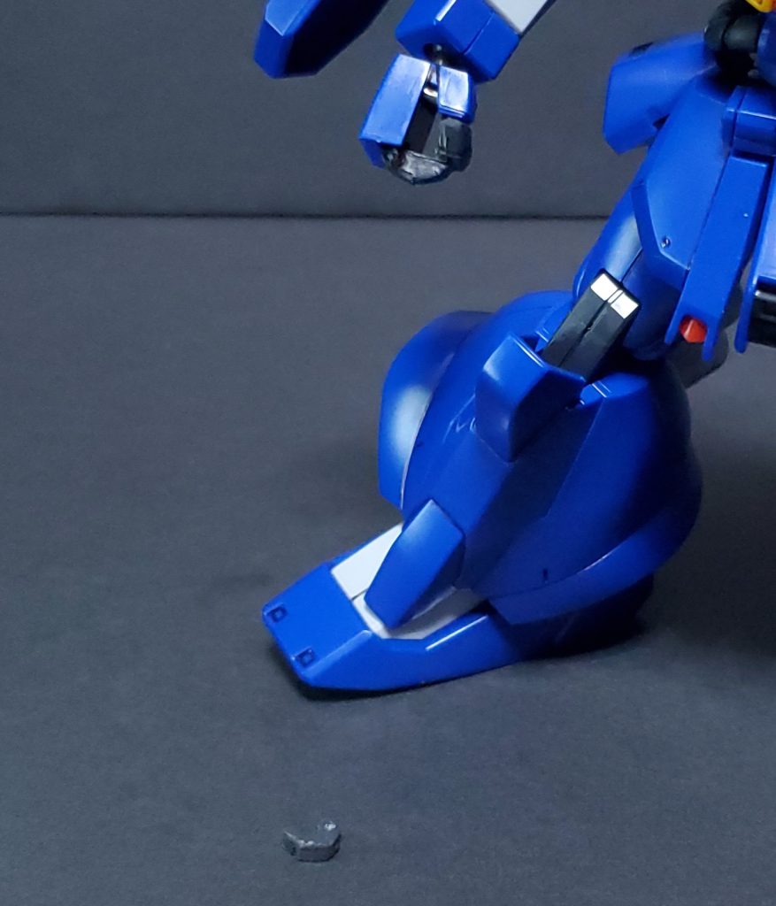 ポーズさせようとマシンガンをあれこれしていたら折れました。