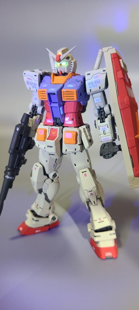 もちろんブラックライトで光る。