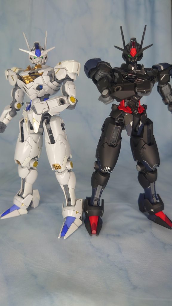 恒例の使った色(G = ガイアノーツ、C = クレオス、T = タミヤ)サフ：G EVOグレー、EVOブルー、EVOピンクメインホワイト：G コールドホワイト塗分けホワイト：G ウォームホワイトメインブラック：G ニュートラルグレー5塗分けブラック：G ダークブルーイッシュパープルブルー1：G コバルトバイオレットブルー2：G ミリオンブルーレッド1：C モンザレッドレッド2：G ローズディープレッドメインゴールド：G スターブライトゴールド塗分けゴールド：C 水性ホビーカラー スーパーファインゴールドペン塗りゴールド：DSPIAE 水性メタリックマーカー ゴールドメインシルバー：G スターブライトシルバー塗分けシルバー：C 水性ホビーカラー スーパーファインシルバーペン塗りシルバー：DSPIAE 水性メタリックマーカー シルバーツインアイ：G コールドホワイト → G 蛍光グリーンタミヤ系スミ入れ1：T スミ入れ塗料 グレイタミヤ系スミ入れ2：T スミ入れ塗料 ブラウンタミヤ系スミ入れ1：T スミ入れ塗料 ブラック水性スミ入れ1：C アクリジョン ニュートラルグレー希釈液水性スミ入れ2：C アクリジョン ブラック希釈液シルバースミ入れ：G ピンポイントシルバー希釈液フレーム、赤、青、ツインアイトップコート：G EX-セミグロスクリアープレミアム黒リアルトップコート：G EX-フラットクリアープレミアム白リアル、メタリックトップコート：G EX-クリアー