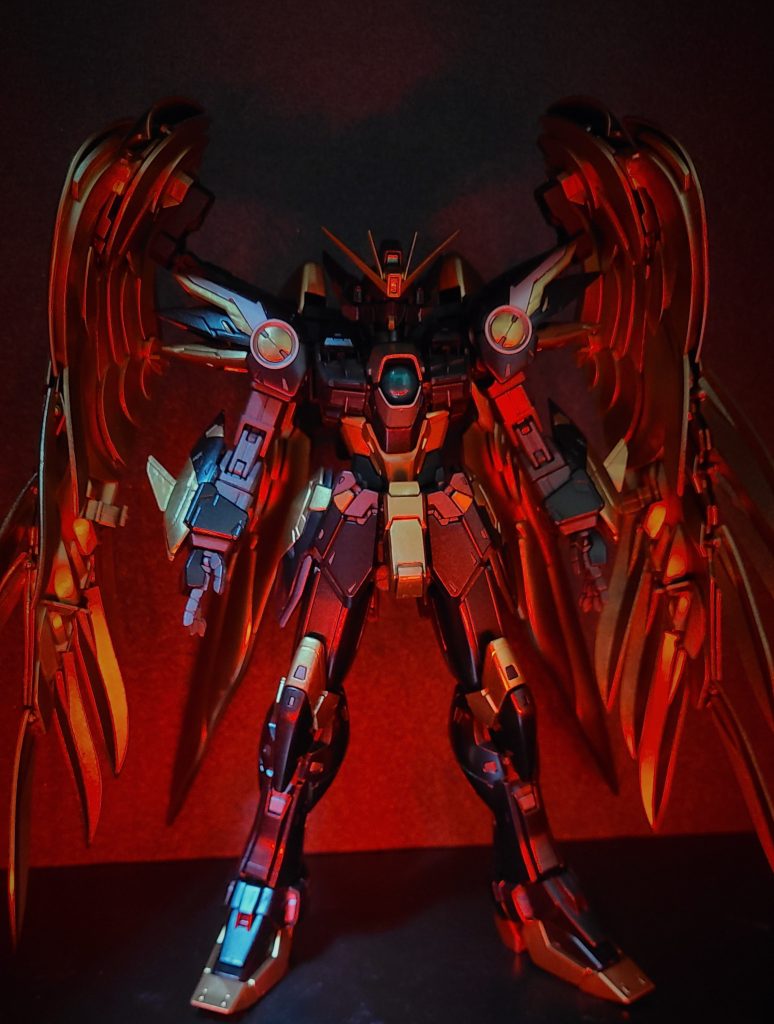 おまけ赤いライト当てると闇堕ち感マシマシ！