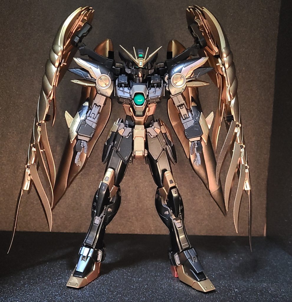 当初は翼の色をワインレッドにしてリベリオン風にしようかとも考えてたけど金色の翼でもボディと統一感が出て良い感じ☺️