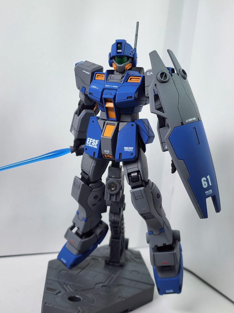 サーベルの収納は腰だけど写真撮り忘れのため正面から