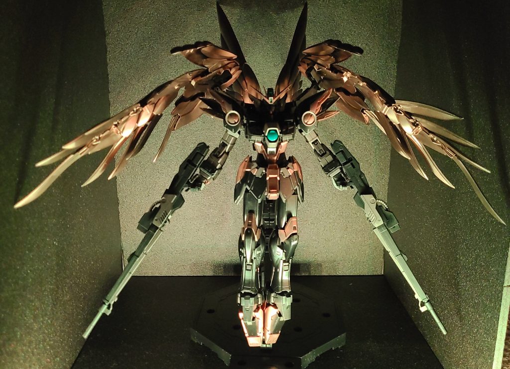 武器持ち手パーツが外れやすすぎて、ツインバスターライフル持たせるだけでも鬼ムズだったのでアクションポーズ諦めました🥺