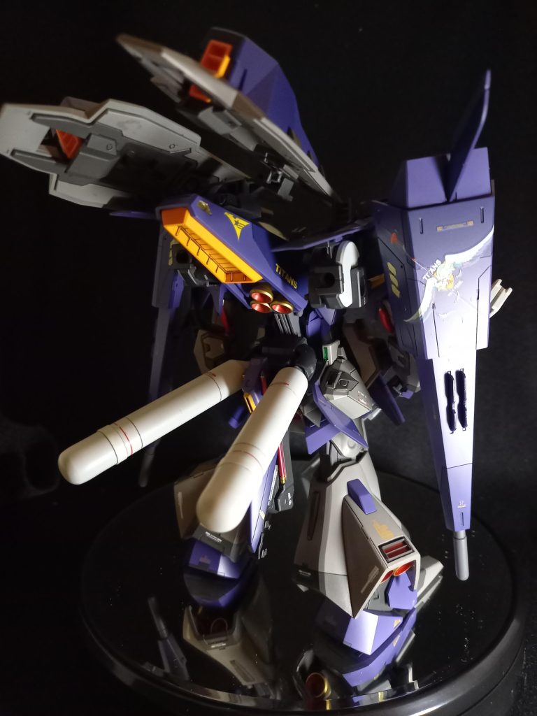 追加装備はシールドブースター2基とプロペラントタンク