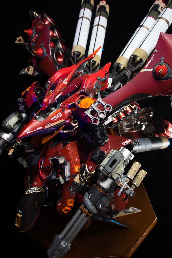 ディテールも妥協せずに、コツコツスジ彫りや、プラ版張り、穴あけなど、ちまちまちょっとずつ改造していきました。遠くから見ても、近くから見ても満足いく感じになれたと思います