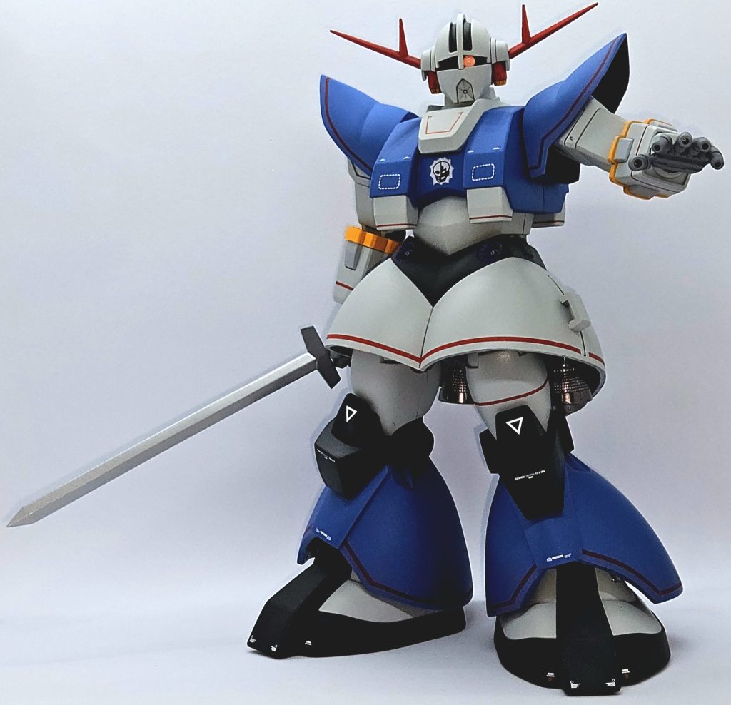 サーベルはアフターパーツを長く加工して。左腰のサーベルホルダーはプラ板で製作。胸のサッキー竹田のエンブレムは自作。AIに画像データ作成してもらいました。スマホだけで作れます。AIすげぇ。