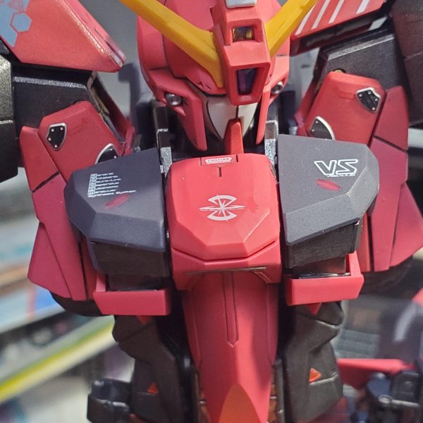 完成間近 腰パーツのＣジョイントが折れたり、コクピットハッチのＣジョイントが折れたり……なんか寂しいなぁってポイントにパーツ追加したり、もじもじ１週間補修補修でした。（3枚目）