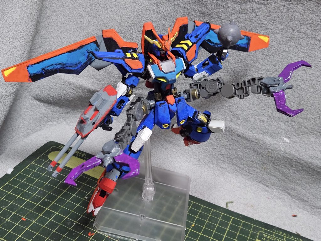 全体像。今回はバルバトスを素体に、SEEDのレイダーを中心にミキシングしました。元のクローのアームが小さかったのでジャンクのグレイズの脚フレームを流用