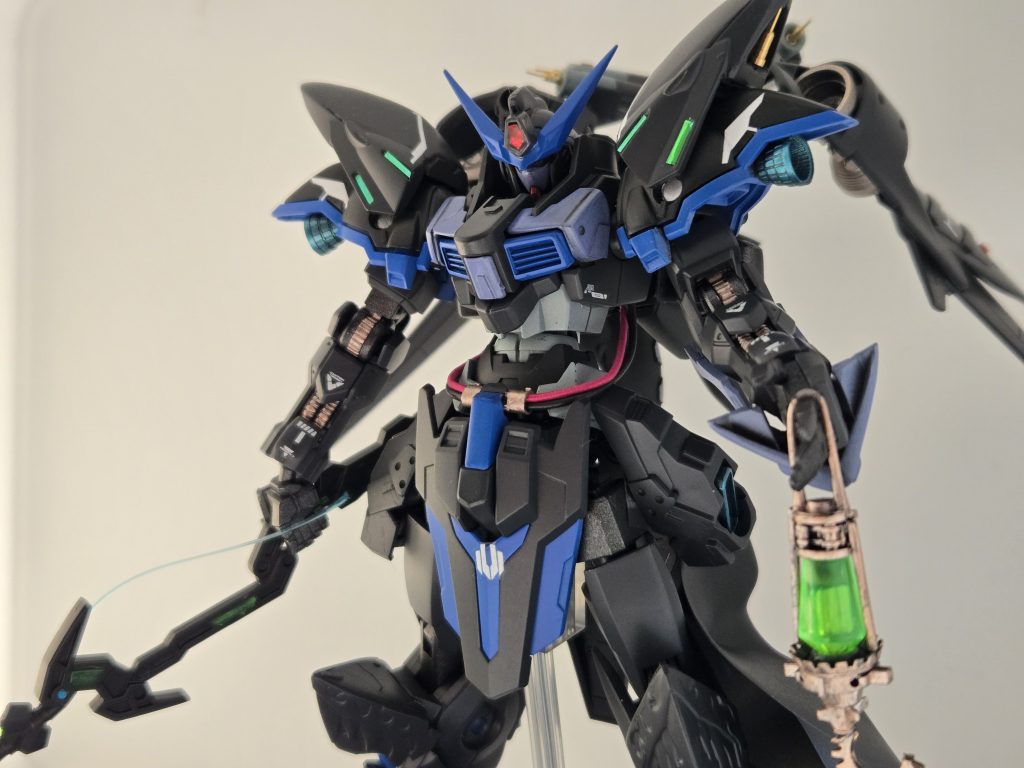 死神＋暗黒騎士というイメージで腰マントや膝当てを身につけました。