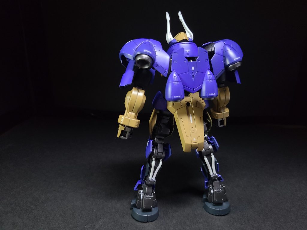 バックショット足はヴァルキュリアフレームが丸見えび〇ぼっちゃま感