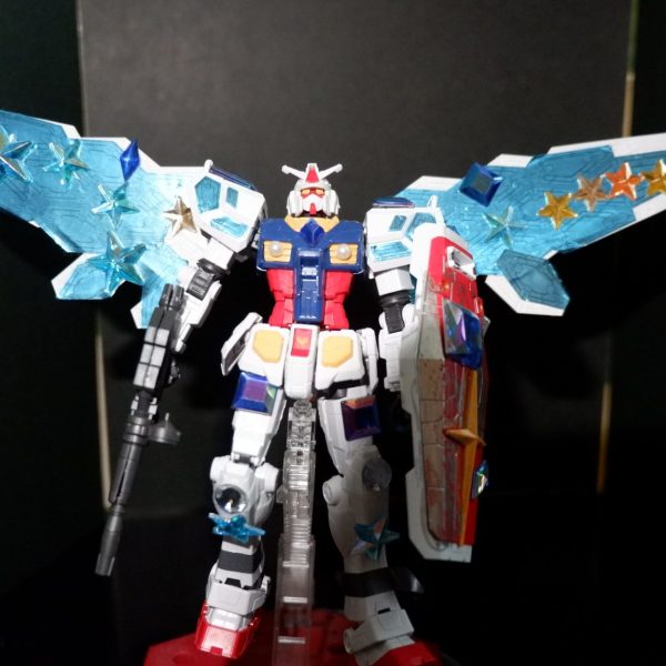 光めっちゃ光ってるガンダム　子供作