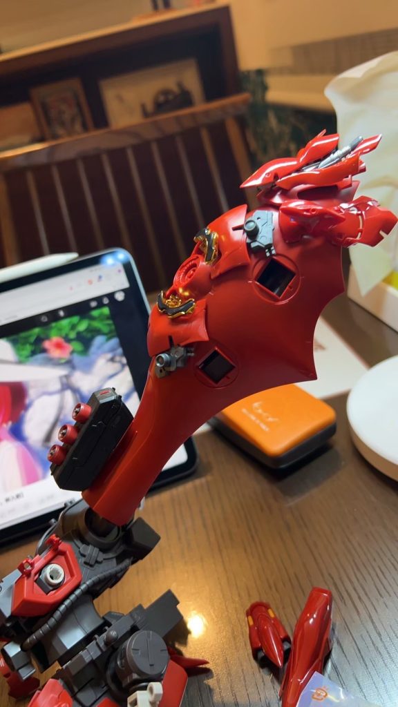 バインダーのミキシングは、ちょっと思っていたよりもごちゃってしまって、ちょっとだけ不満が残っちゃったかな。取ってつけた感になってしまって、もうちょっと実用的というかまとまりよくできたんじゃないかと、次回への改善点かなーモビルスーツは兵器なので、自己満といえど、ある程度自分の中で兵器であることを前提にして改造したい