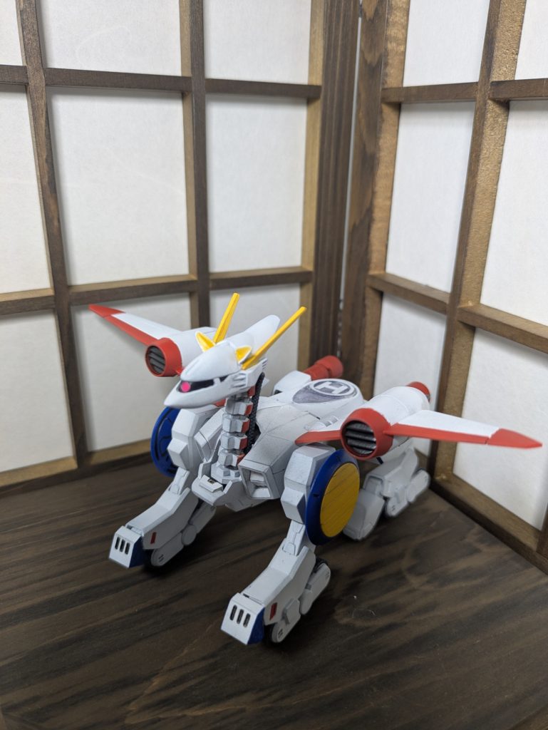 3年前、異世界転移ネタとして、ドムを作ったあと、第2弾ネタとして、バクゥ→ホワイトベースを作成開始したのですが、特徴的な〇パーツが1個足りない・・・入手待ちで中断・・・入手できても、別の作品製作中で後回し・・・前回の作品作り終わって、周辺整理中に発掘されてきて、作る情熱は冷めてたけど、そんなに大変じゃないから、義務感で完成させよう・・・塗装は雑になりましたが、ホワイトベースに見えればいいやレベルです・・・