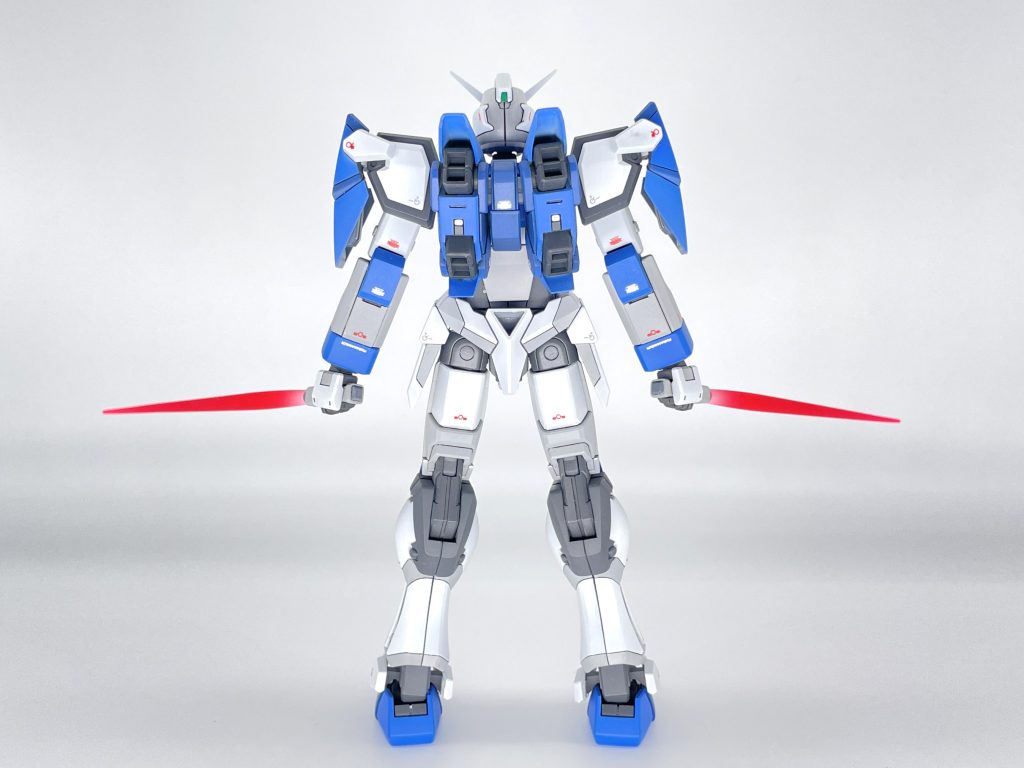 バックパックは左右に分割してボールジョイントで可動出来るようにしました。