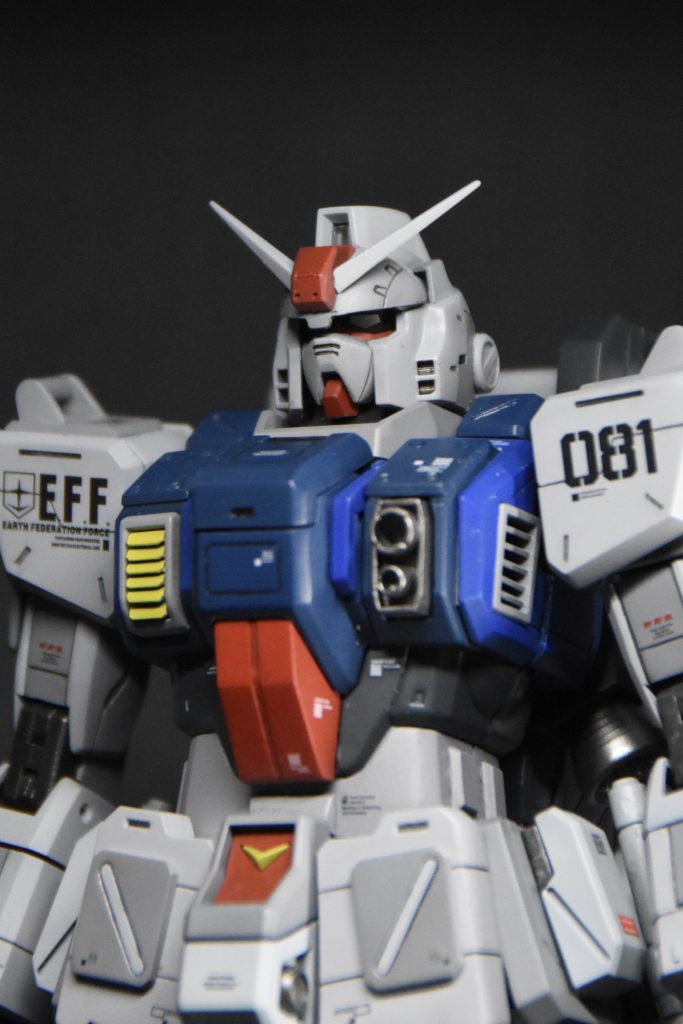顔は陸戦型とガンダムver3.0のミックス。