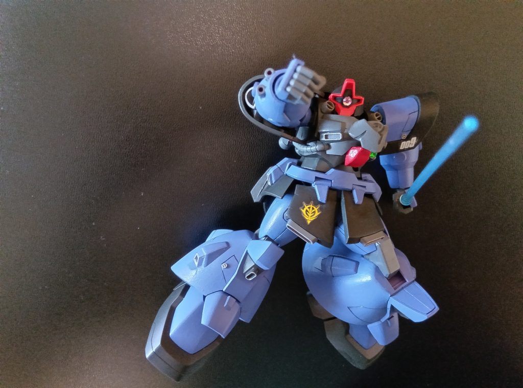 右腕には2連ビーム砲。これがドライセンの3連ビーム砲に発展した(ようだ)。