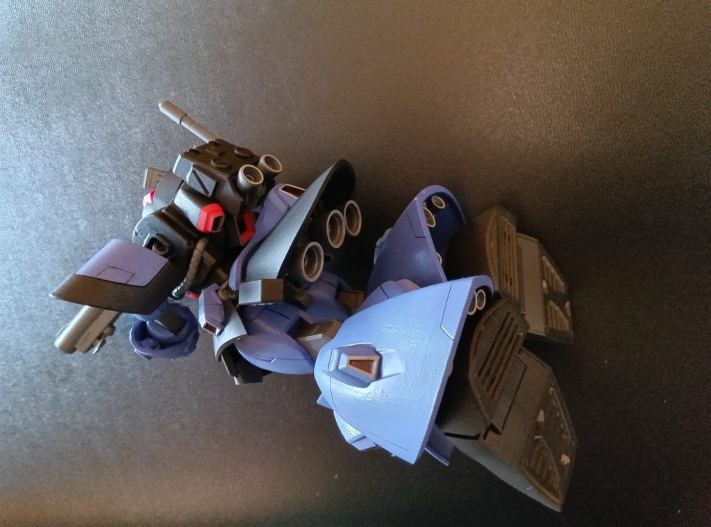 宇宙空間でも高速飛行~。スラスター方向を集中できるので可変機並みの高速を発揮(するらしい)。