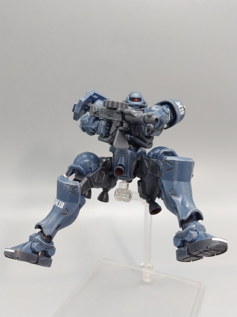 マシンガン両手持ち。