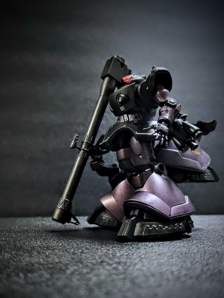 小さなパーツも少なく、ジークアクス系の中では作りやすいキットだと思います。ただ、箱がMG並みに大きいのに、旧キット、HGと比べて一番全高が低いのは意外でした(zaku-kao4)