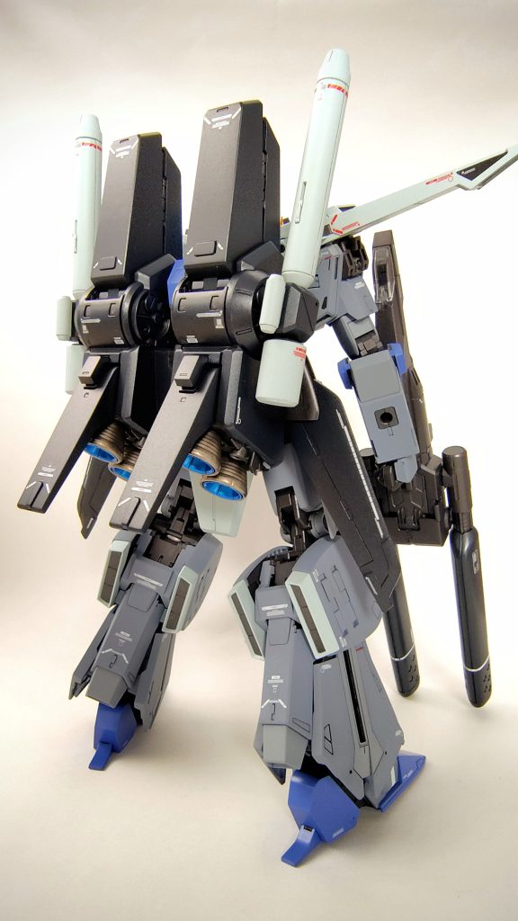 中の人　うしろ姿