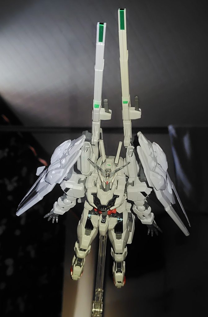 下方から見た機体。