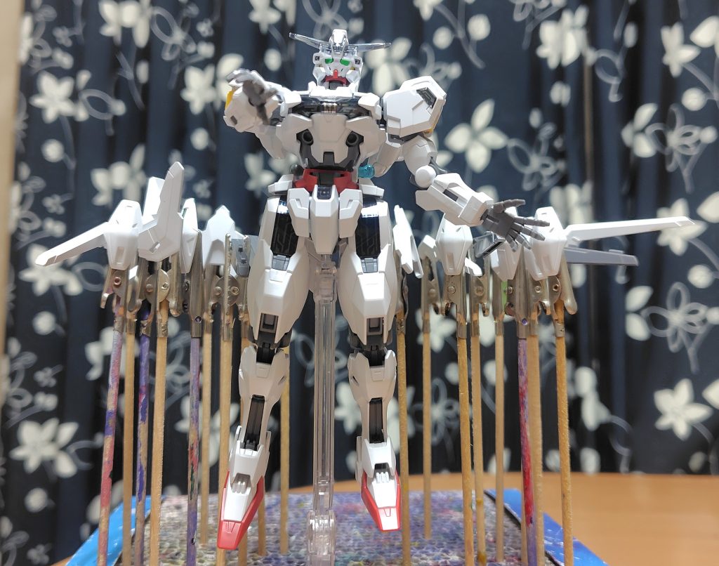 ダブルエスカッシャン散開しての一斉放射。計22基のガンビットの弾幕を掻い潜れる奴はそうは居ない。