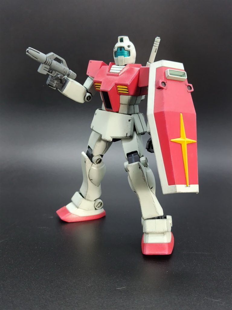 ポリキャップ一軸関節なのであまり曲がりませんが設定画に忠実で良いと思います。前垂れも非分割。