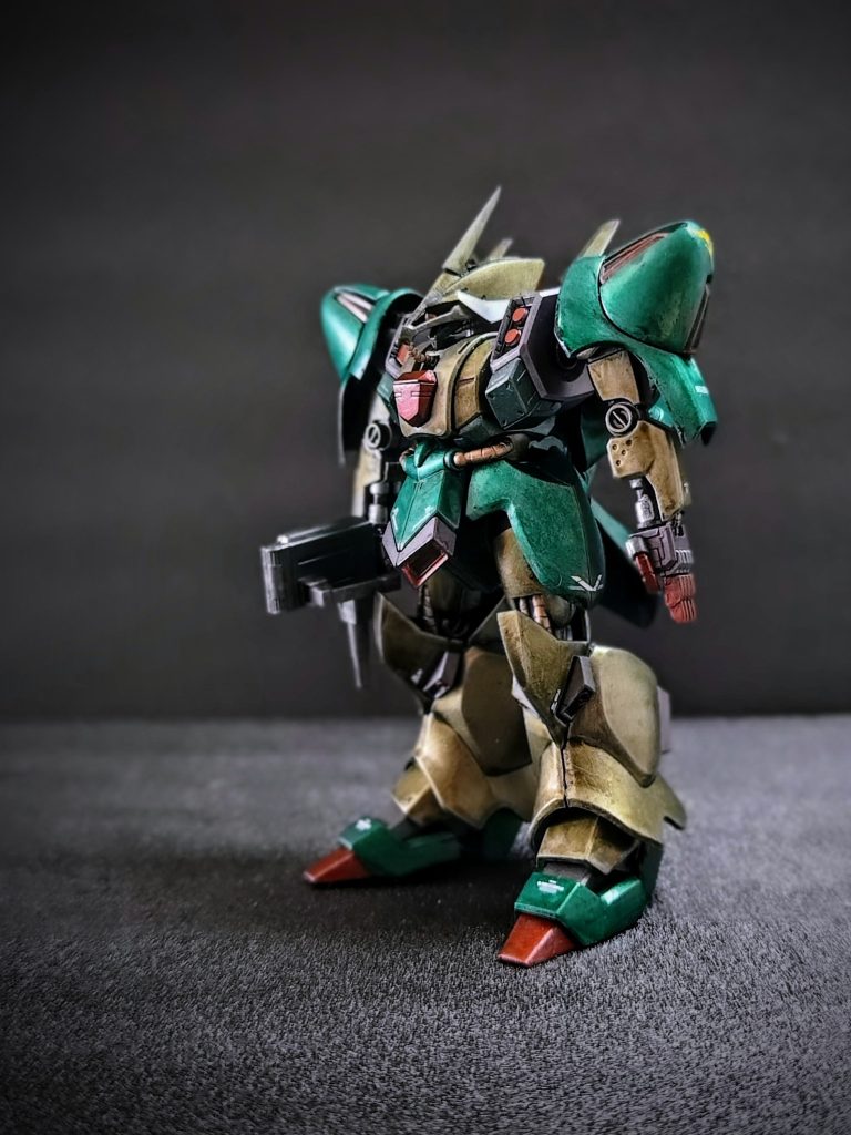 前面カット。なんか設定資料がそのまま立体化されたような雰囲気です。