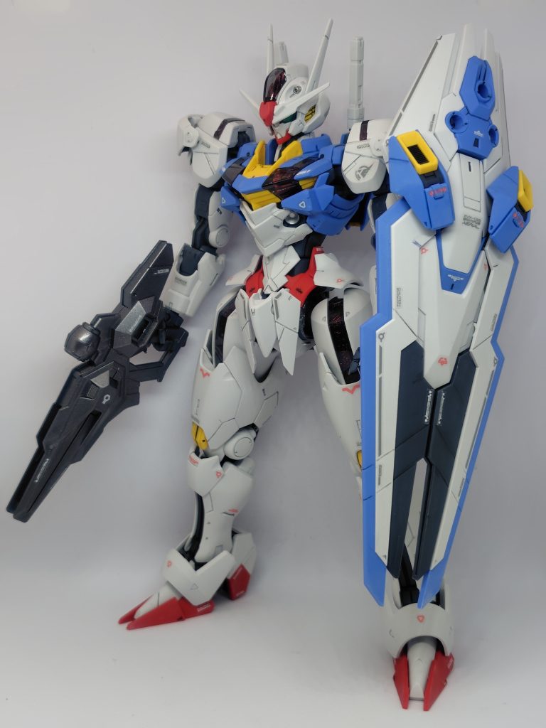 フルメカニクスは初めて作ったのですが、MGみたいなフルフレーム構造ではないもののディテールが細かく密度感がすごいです。合わせ目もなく作りやすかったです(gundam-kao6)