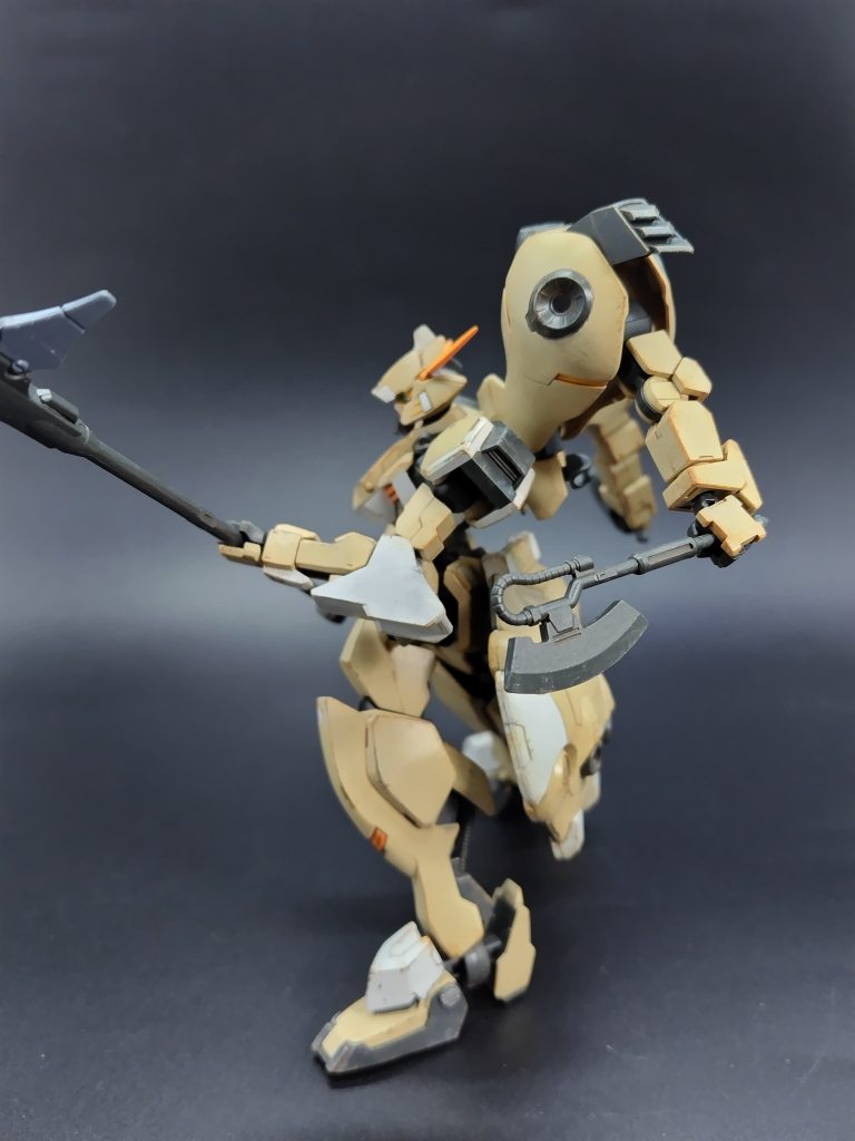 隠し腕展開。ザクの余剰ヒートホーク持たせてみました。