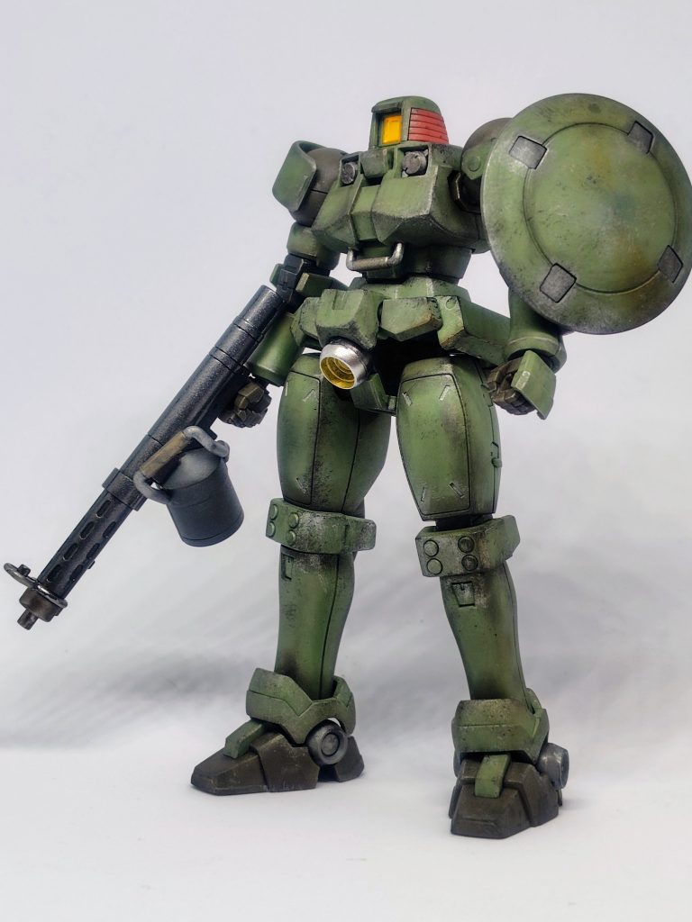 手足の横や武器など合わせ目はいくつかありますが今回はすべて段落ちにしています。ウエザリングカラーのマルチブラックでフィルタリング、エナメルドライブラシ、スポンジチッピング、ウエザリングマスターと各種汚しを重ねてます。