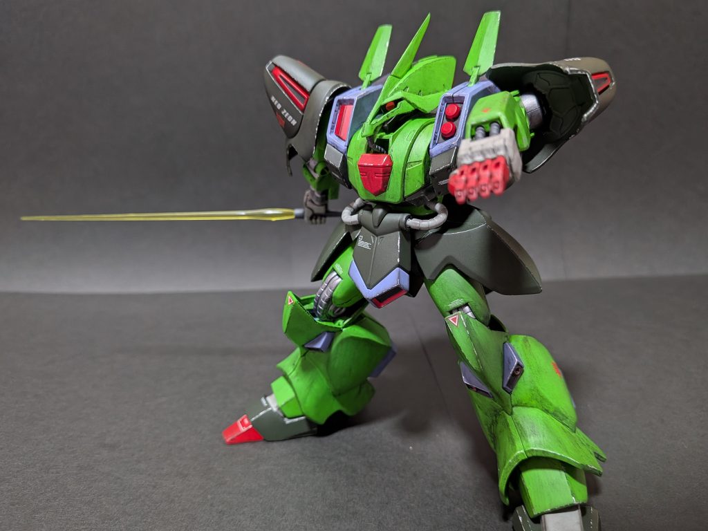 パッケージのポーズがやはり好きなのでしばらくこのポーズで飾ります。