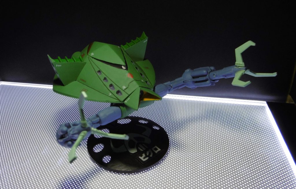 既存モールドを掘り直してから、スジボリを追加しディテールアップしました。塗装はラッカー塗料を筆塗りしています。