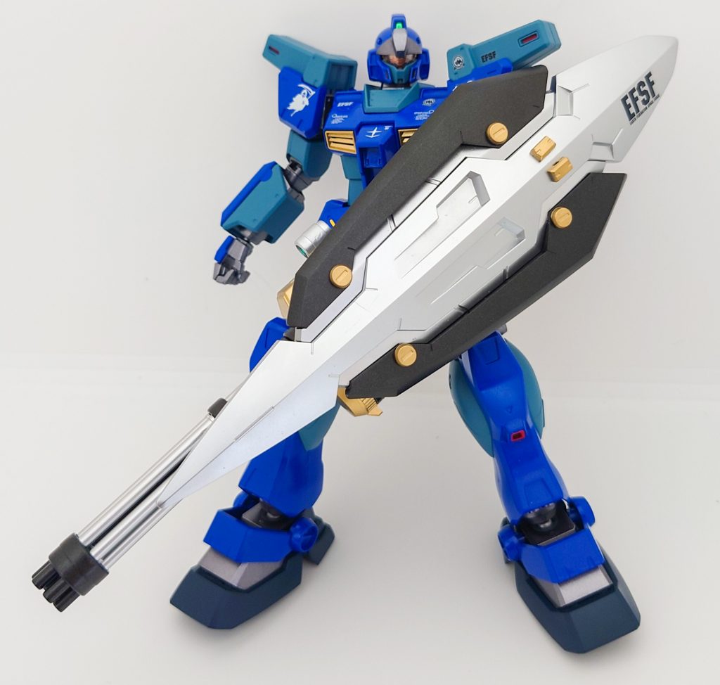 武器その１　ガトリングシールドユウ・カジマ専用機の専用武器として開発されたガトリング砲とシールドが一体となった武器。