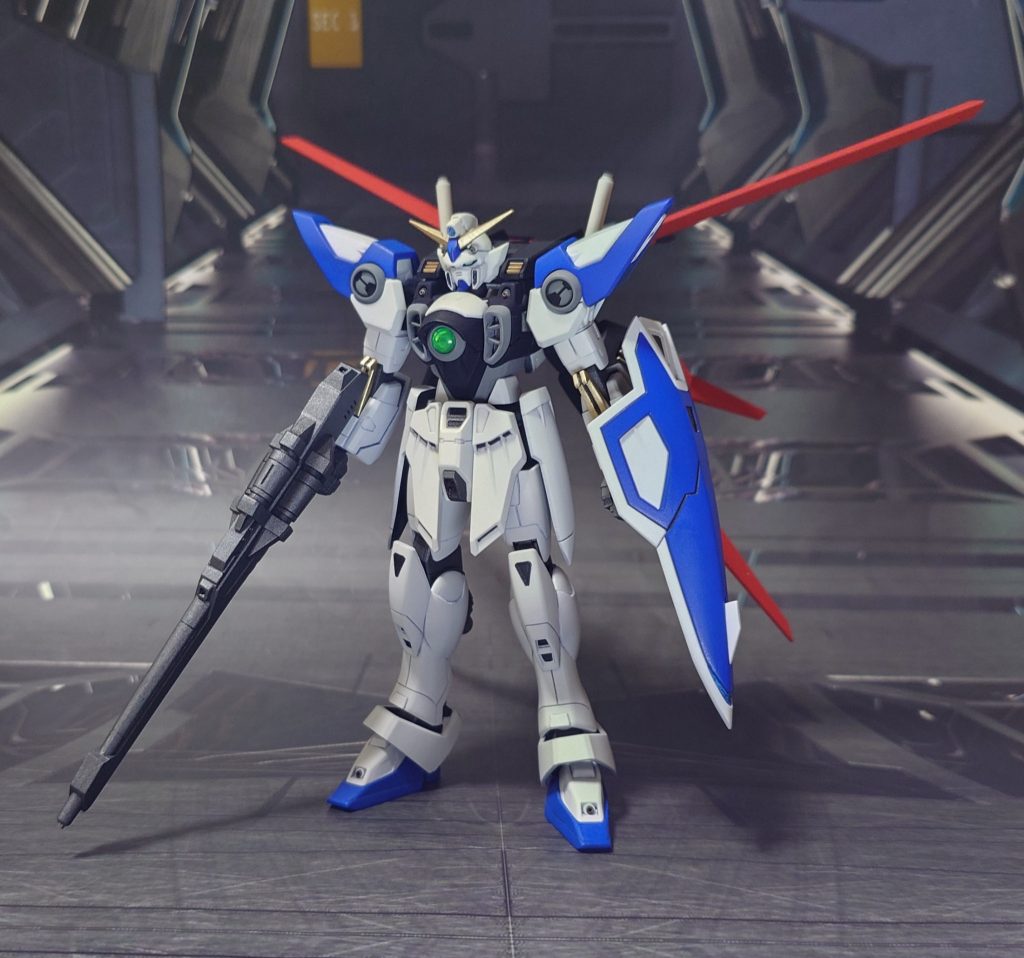 エールウイングガンダムk、翼と翼で被らせた状態。この取り付け方式だと、エールストライカーの肩口に乗る部分が、頭部と擦れやすいので要注意。